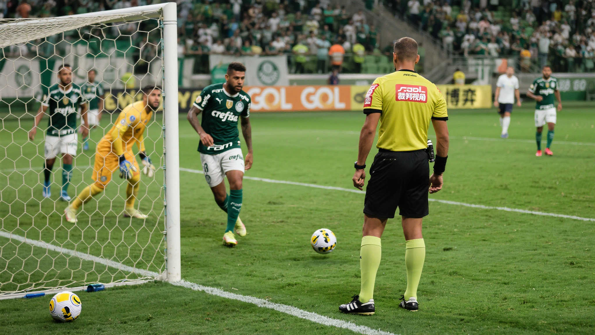 从裁判视角解析弗鲁米嫩塞任意球破门,精彩绝伦! 前言:从裁判眼中解读精彩瞬间,领略绿茵场上的规则魅